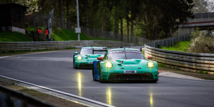 In einem packenden Rennen sicherten sich Nico Menzel und Martin Ragginger den zweiten Sieg für Falken-Porsche - Foto: Alexander Franz