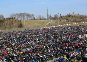 Besucherrekord zum 25-jährigen Jubiläum des Motorradgottesdienstes „Anlassen“ am Nürburgring