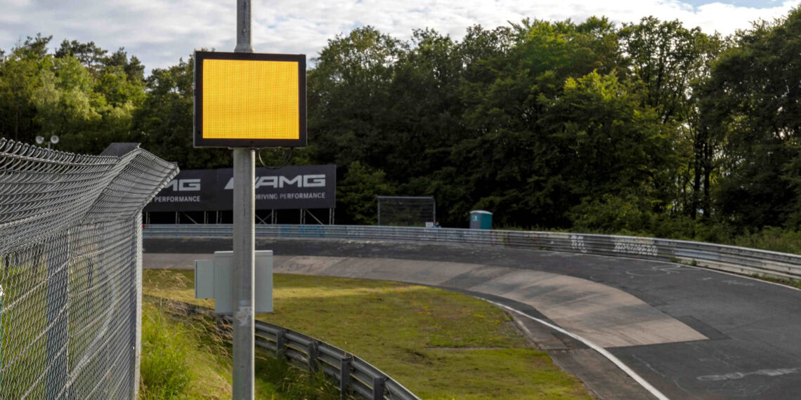Nordschleife revolutioniert: Digitale Streckensicherung mit Kameras und LED-Panels