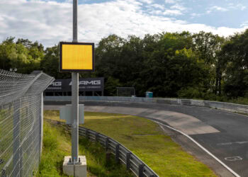 Nordschleife revolutioniert: Digitale Streckensicherung mit Kameras und LED-Panels