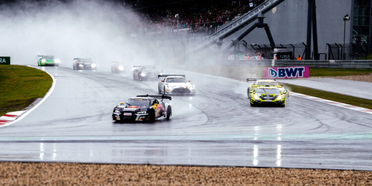 Kelvin van der Linde gewinnt Regenrennen am Nürburgring und übernimmt DTM-Führung