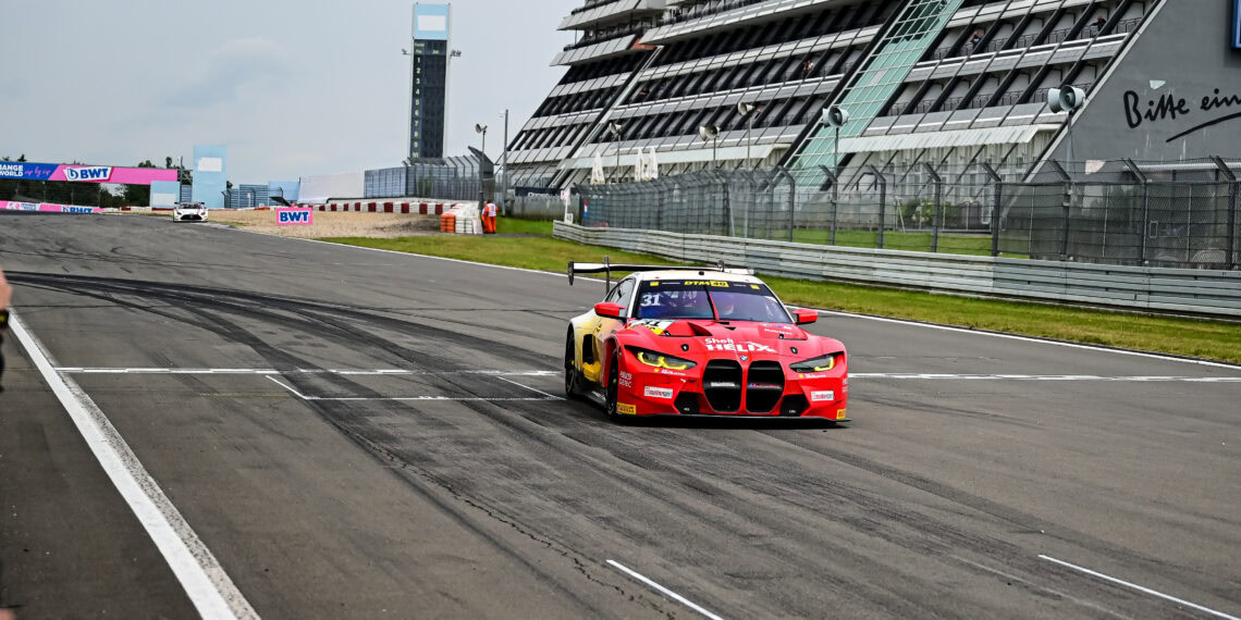 DTM-Saison 2024: Sheldon van der Linde gewinnt packendes Rennen am Nürburgring