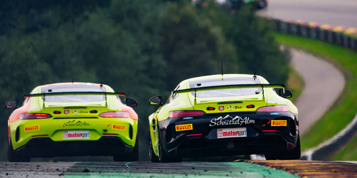 Mit zwei Mercedes-AMG GT4 kehrt SR Motorsport by Schnitzelalm 2025 in die ADAC GT4 Germany zurück – vier Youngster feiern Debüt.