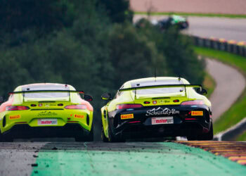 Mit zwei Mercedes-AMG GT4 kehrt SR Motorsport by Schnitzelalm 2025 in die ADAC GT4 Germany zurück – vier Youngster feiern Debüt.