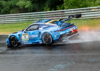 Scherer-Porsche siegt im Regenrennen auf der Nordschleife